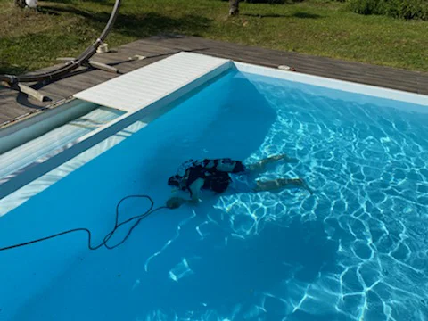 Recherche fuite d'eau dans une piscine - Detect fuites entreprise spécialisée dans la recherche de fuites d'eau et de repérage réseaux à Saint-Nazaire, Pontchâteau, La Baule, Saint-André-des-Eaux, Guérande, Savenay