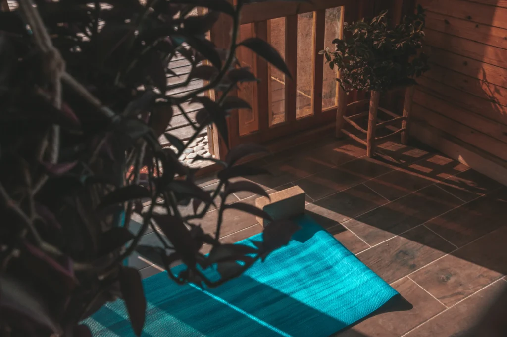 une baisse anormale et continue du niveau d’eau