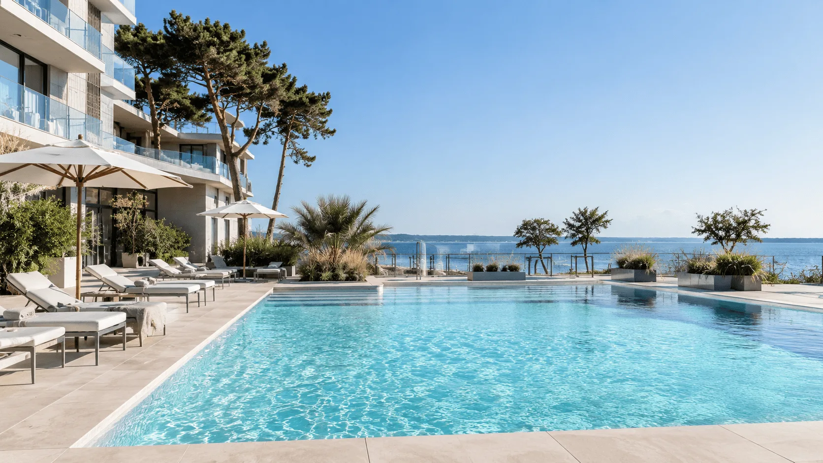 Piscine turquoise face à l’océan - recherche de fuite pour professionnels