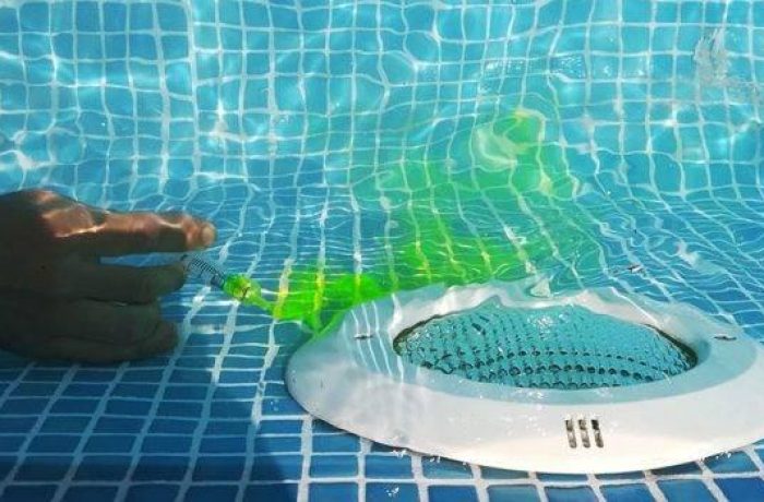 Recherche de fuites d'eau en piscine avec la technique du test à la fluorescéine